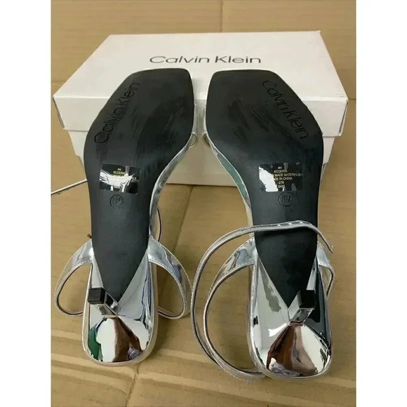 1009. NEW! calvin klein shoes-Silver- Us 8 women - Picture 2 of 4